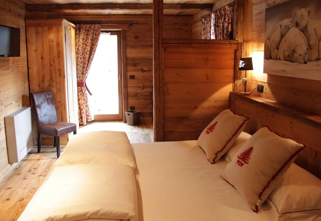 Les Trompeurs Chez Odette Bed and Breakfast Cogne Δωμάτιο φωτογραφία
