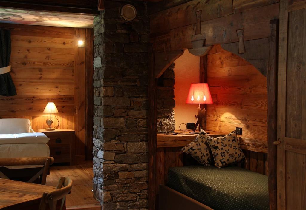 Les Trompeurs Chez Odette Bed and Breakfast Cogne Δωμάτιο φωτογραφία
