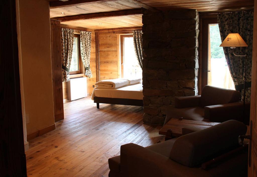 Les Trompeurs Chez Odette Bed and Breakfast Cogne Δωμάτιο φωτογραφία